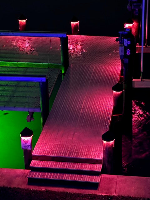 12V black piling cap light with dynamic RGBW LED output pink light at night
