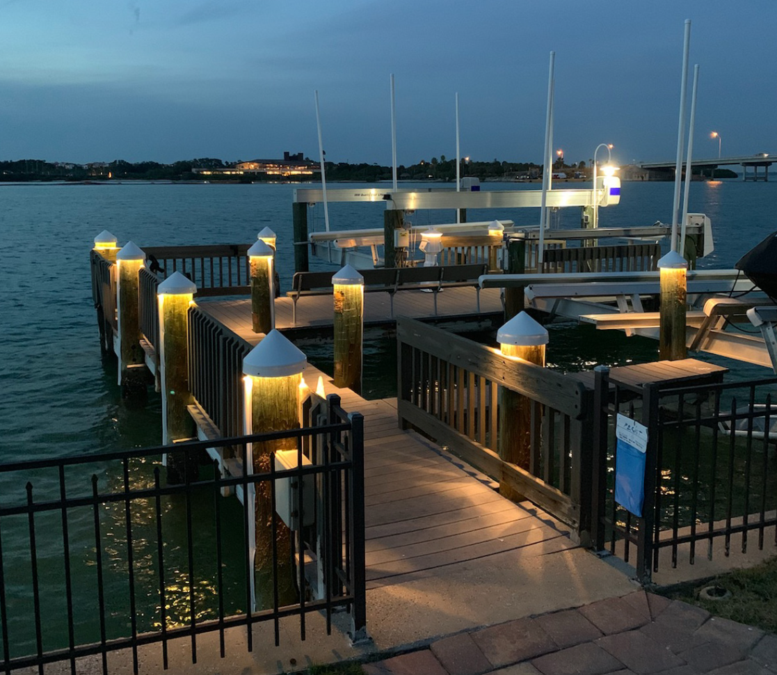 12V white piling light for docks with warm white lighting

